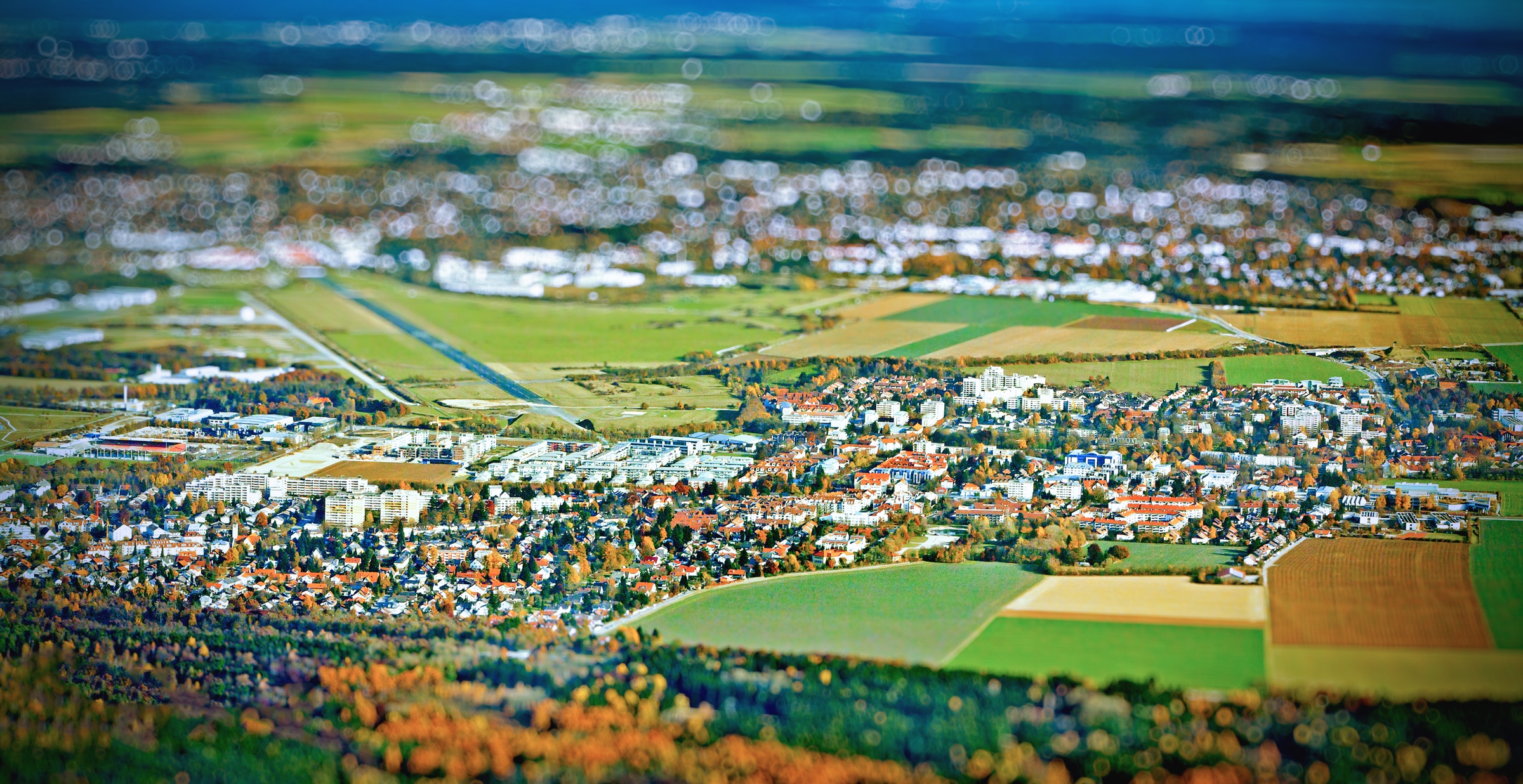 Luftbild von Unterhaching mit Tilt-Shift-Effekt — Aufnahme von Björn Kindler